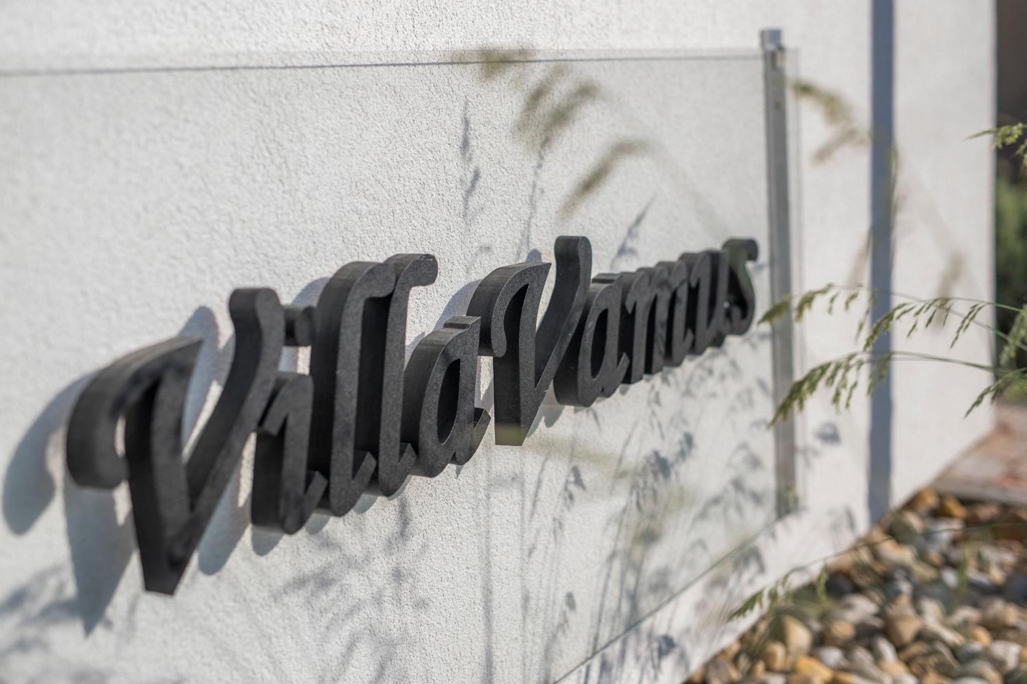 Villa Vamus Vendeg- Es Rendezvenyhaz Vámosszabadi Esterno foto