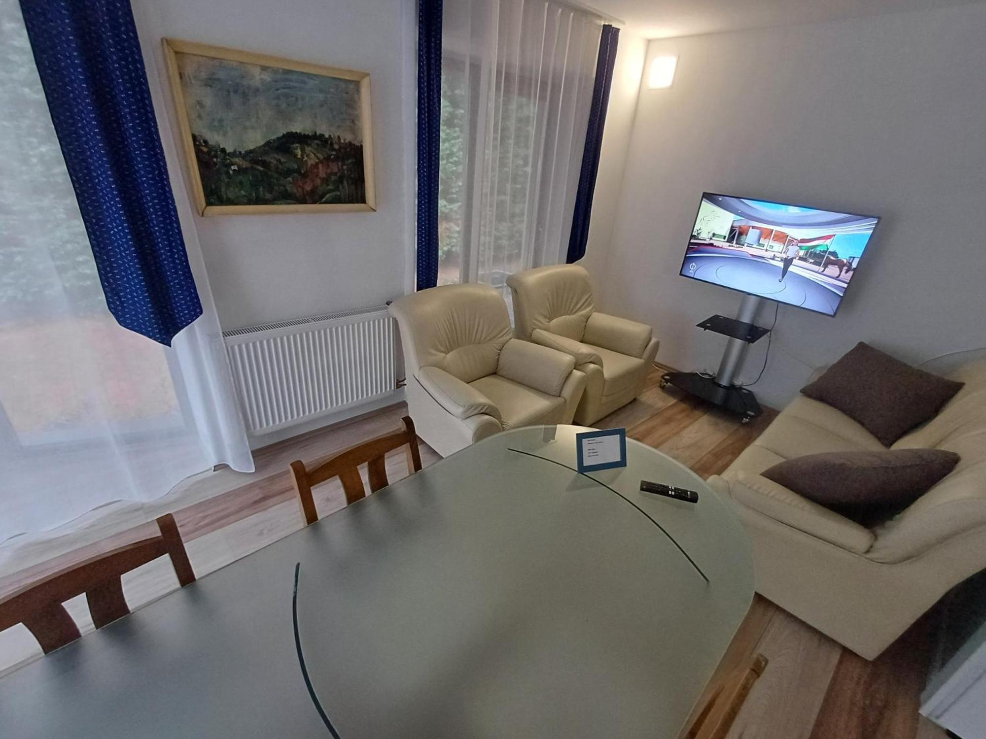 Villa Vamus Vendeg- Es Rendezvenyhaz Vámosszabadi Esterno foto