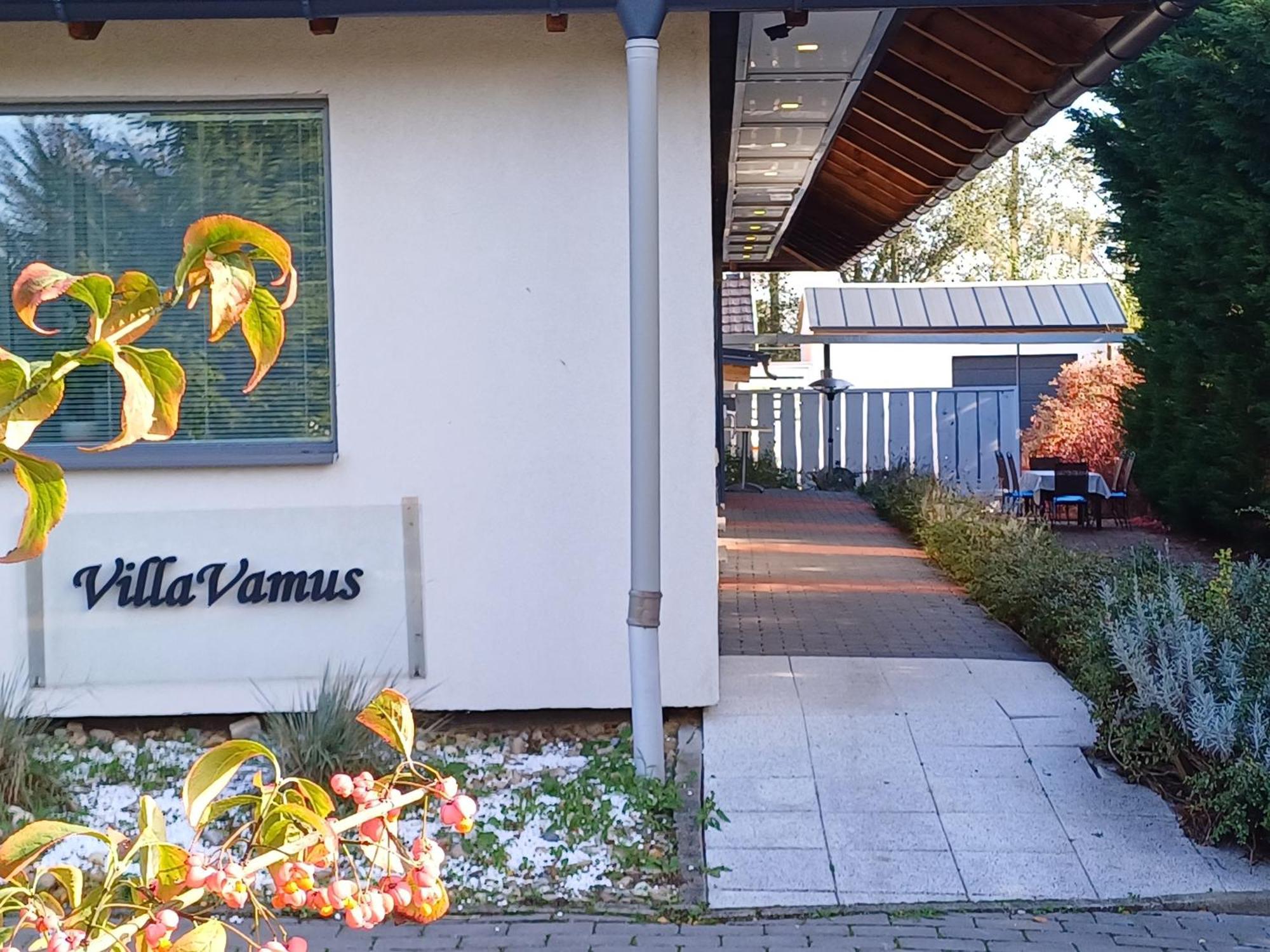 Villa Vamus Vendeg- Es Rendezvenyhaz Vámosszabadi Esterno foto
